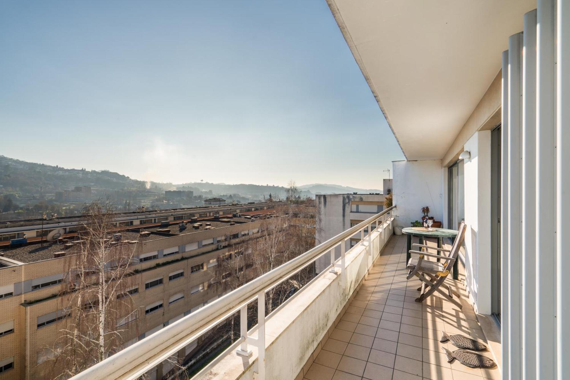 Homely Large Flat - Balcony Guimaraes Exterior photo